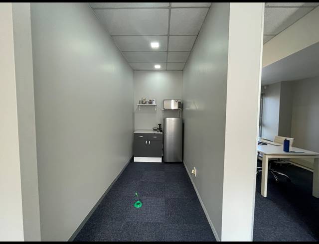 128M² OFFICE TO LET IN LYME PARK